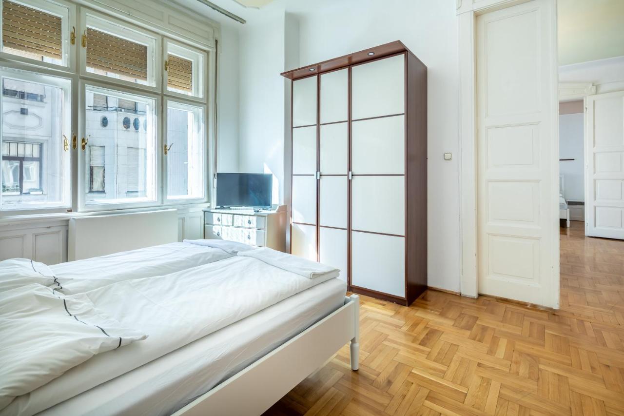 Huge Apartment In The City Center Budapest Exterior foto