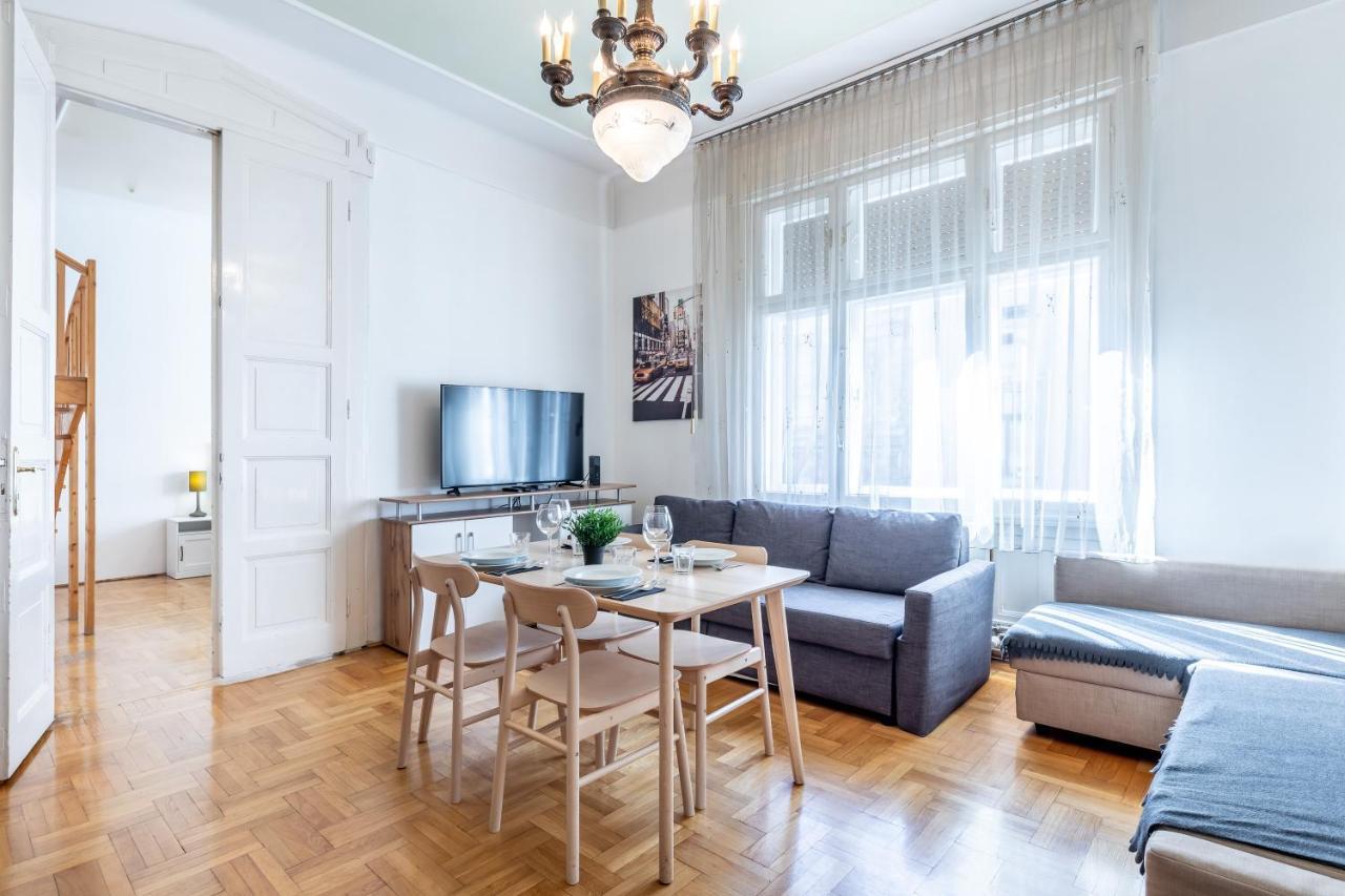 Huge Apartment In The City Center Budapest Exterior foto