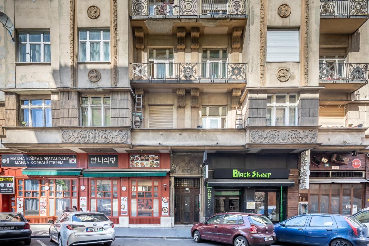 Huge Apartment In The City Center Budapest Exterior foto