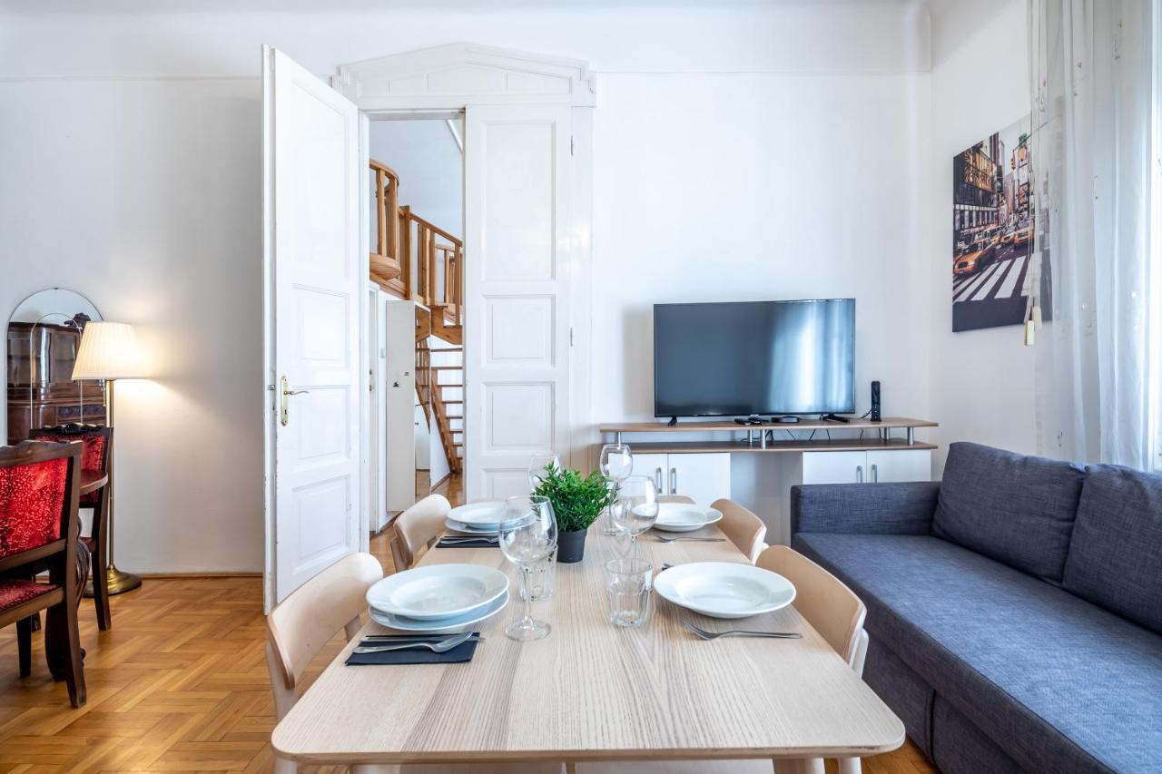 Huge Apartment In The City Center Budapest Exterior foto
