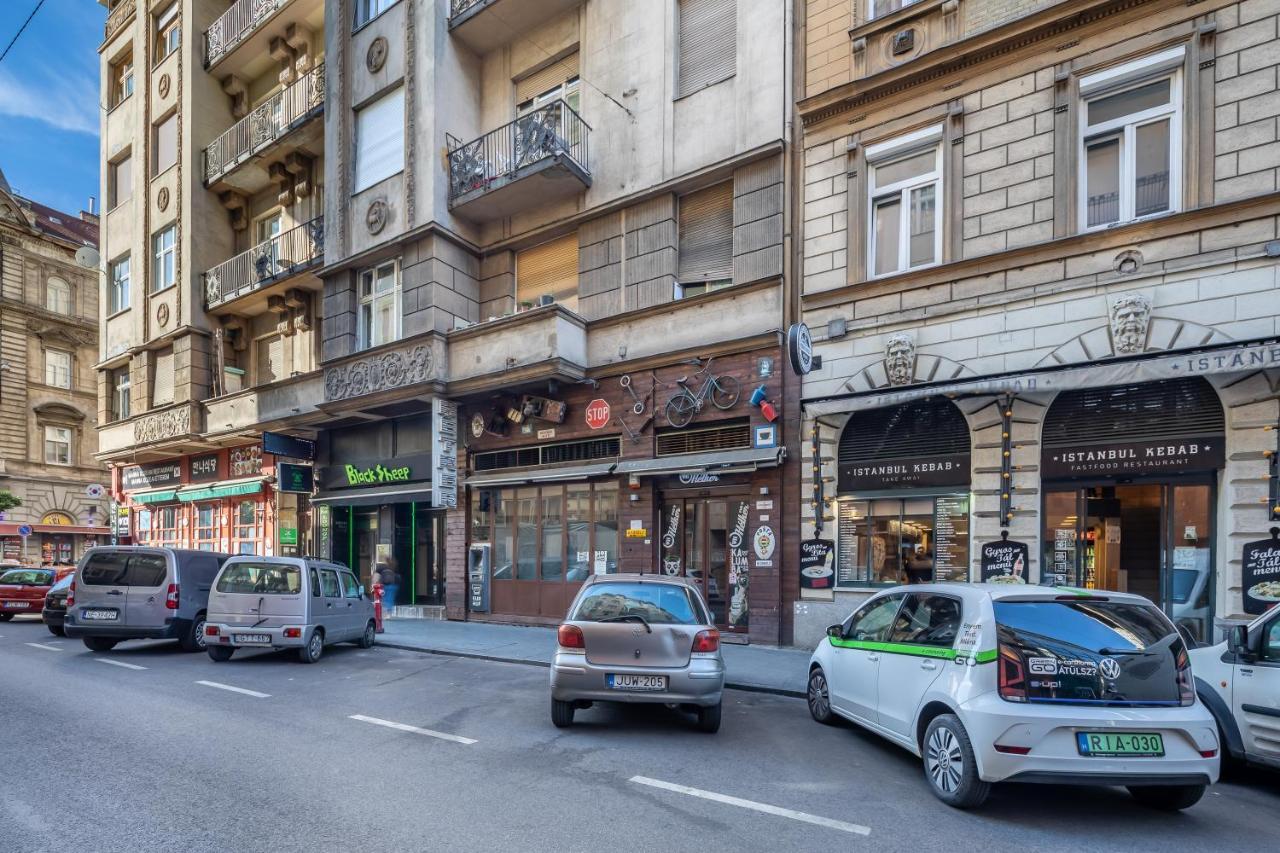 Huge Apartment In The City Center Budapest Exterior foto