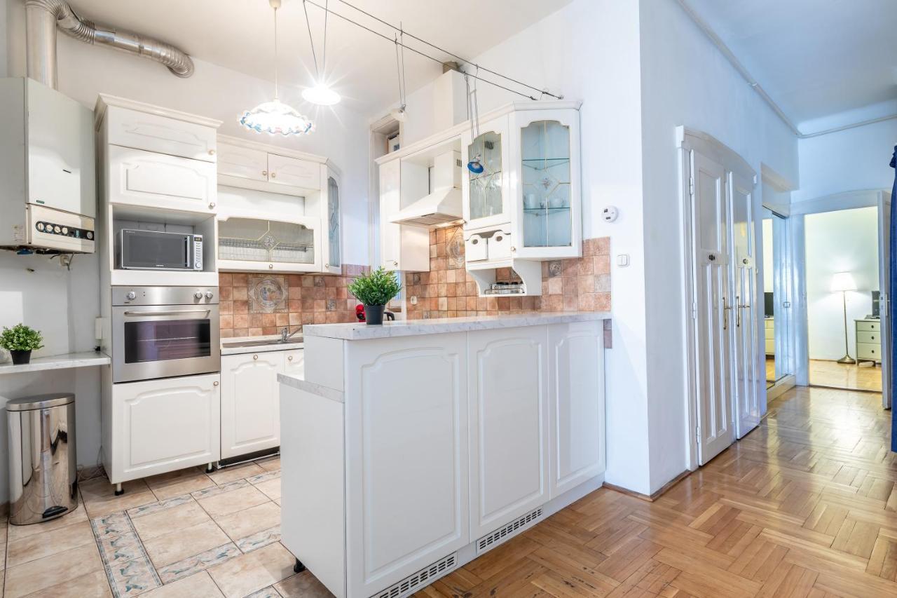 Huge Apartment In The City Center Budapest Exterior foto
